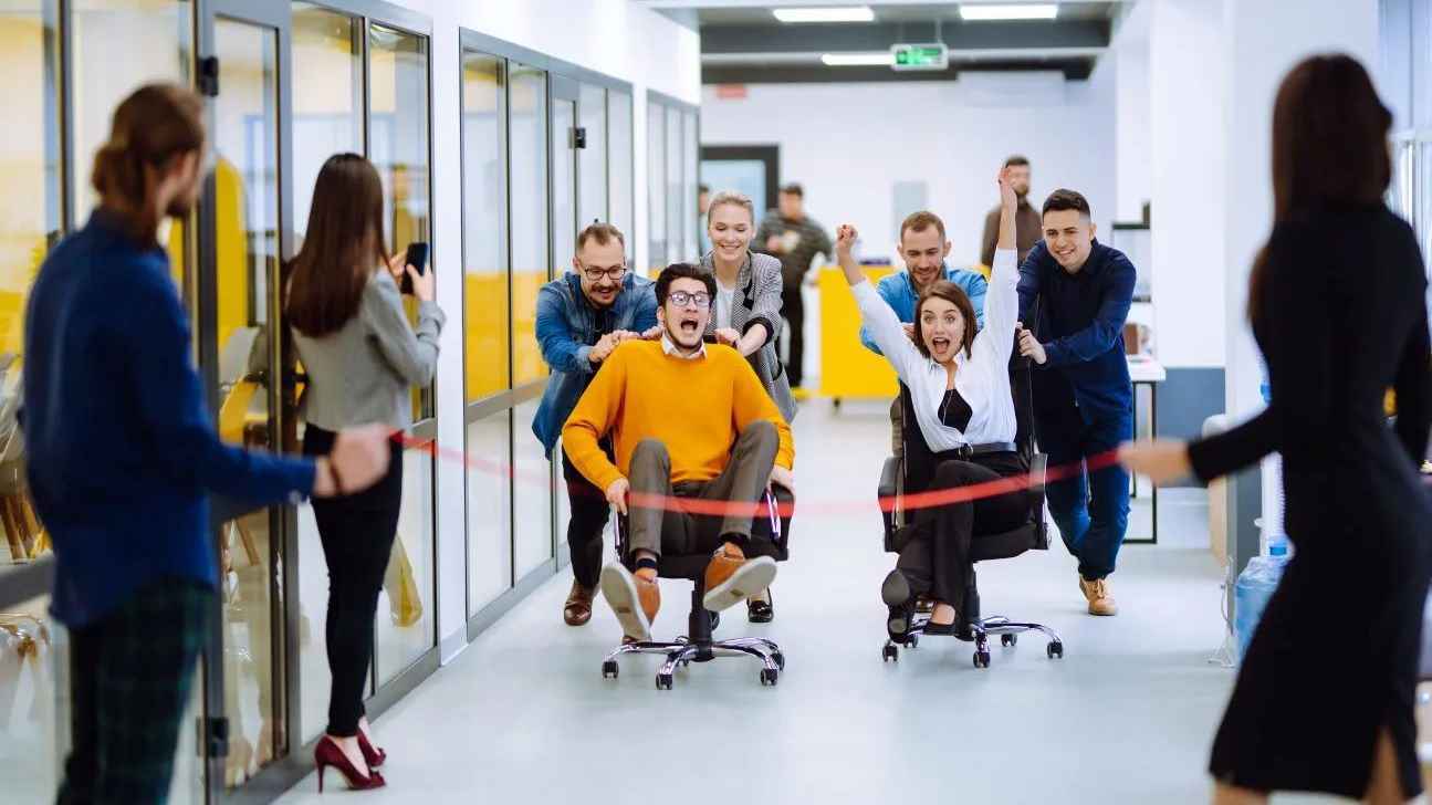 اللعب "الأكثر سخافة".. مفتاح البقاء قويا في الأوقات الصعبة