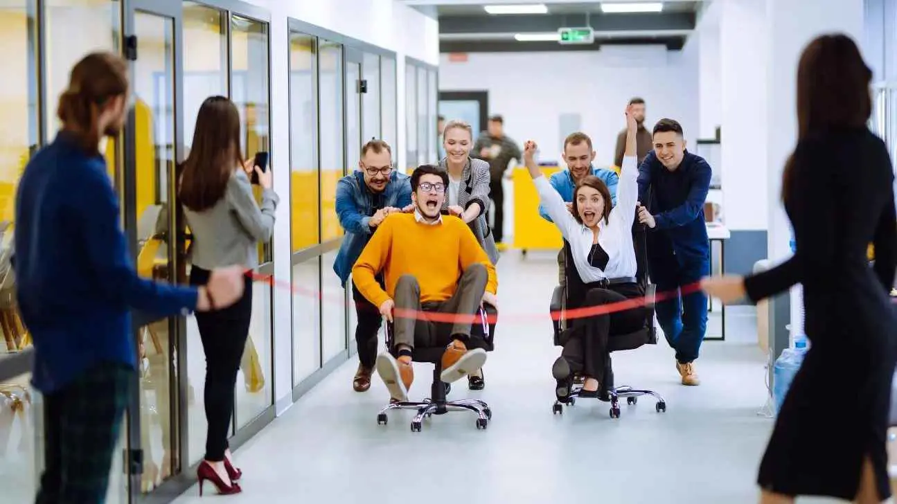 اللعب "الأكثر سخافة".. مفتاح البقاء قويا في الأوقات الصعبة