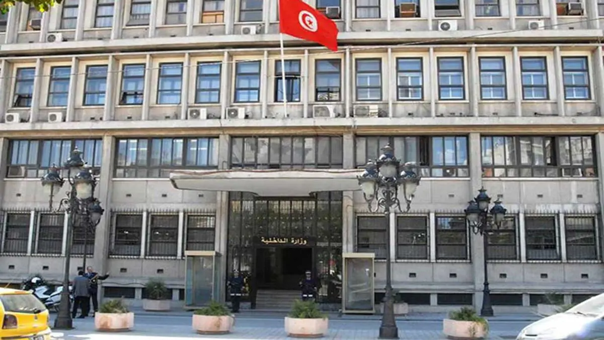 بينهم مقربون من "النهضة".. إحالة 20 مسؤولا في وزارة الداخلية التونسية للتقاعد