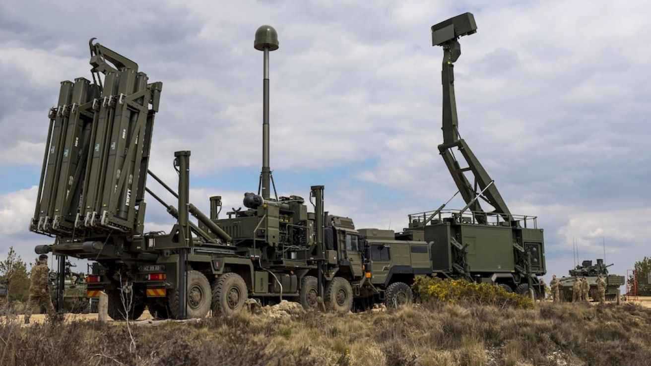 بريطانيا تعزز مخزونها من الصواريخ مع تضاؤل "السلام" في أوكرانيا