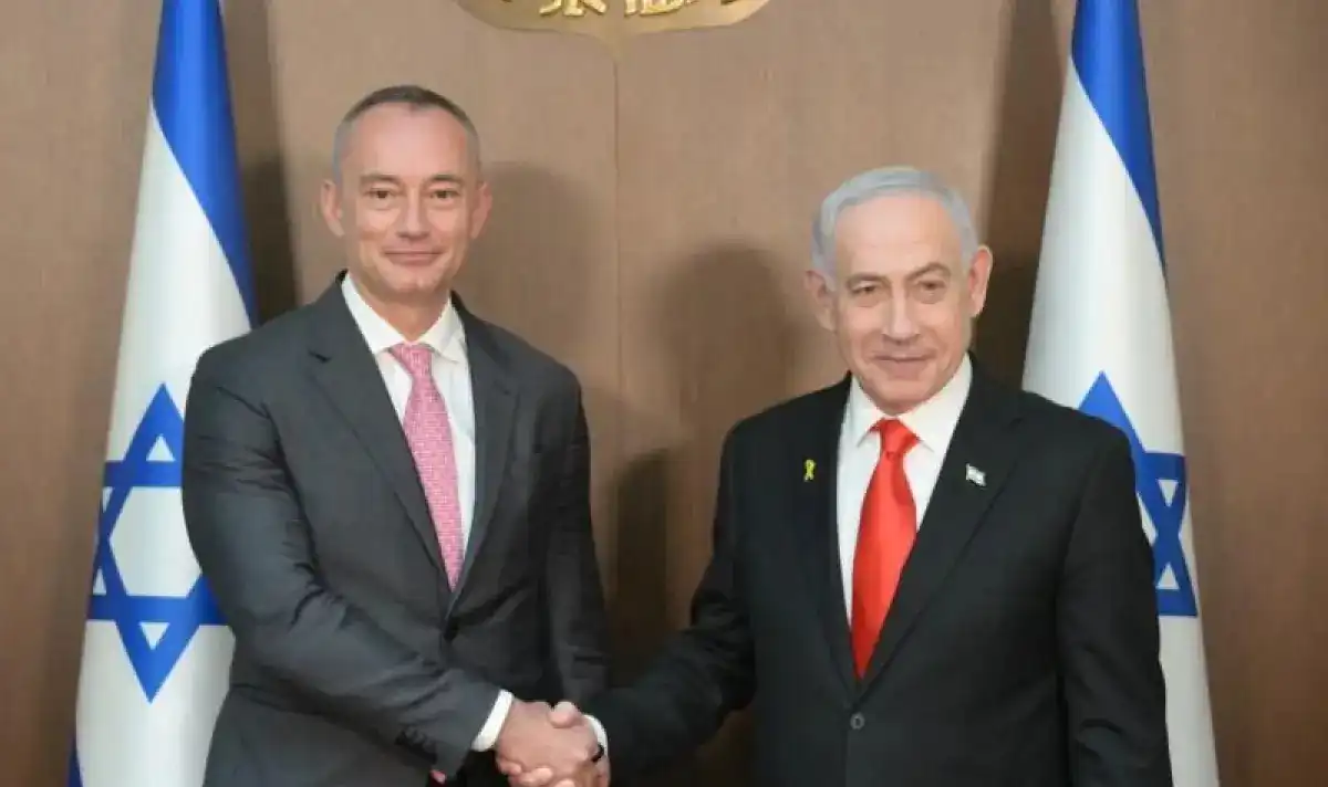 رئيس الوزراء الإسرائيلي بنيامين نتنياهو، والدبلوماسي البلغاري نيكولاي ملادينوف 
