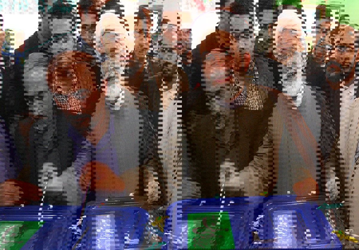 المعارض الإيراني مهدي كروبي يعلن دعمه للمرشح بزشكيان