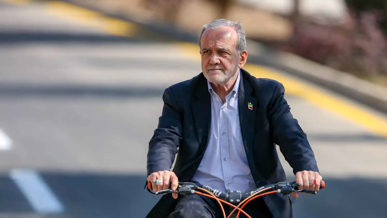 الرئيس الإيراني يصدر توجيهاته بشأن التعامل مع المحتجين