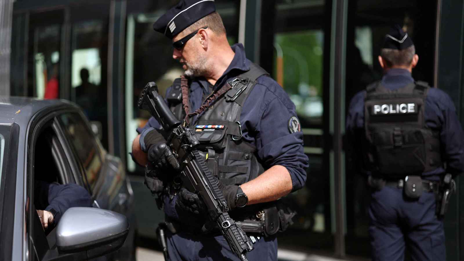 السلطات الفرنسية تعتقل متهمين بشنّ هجمات على السجون