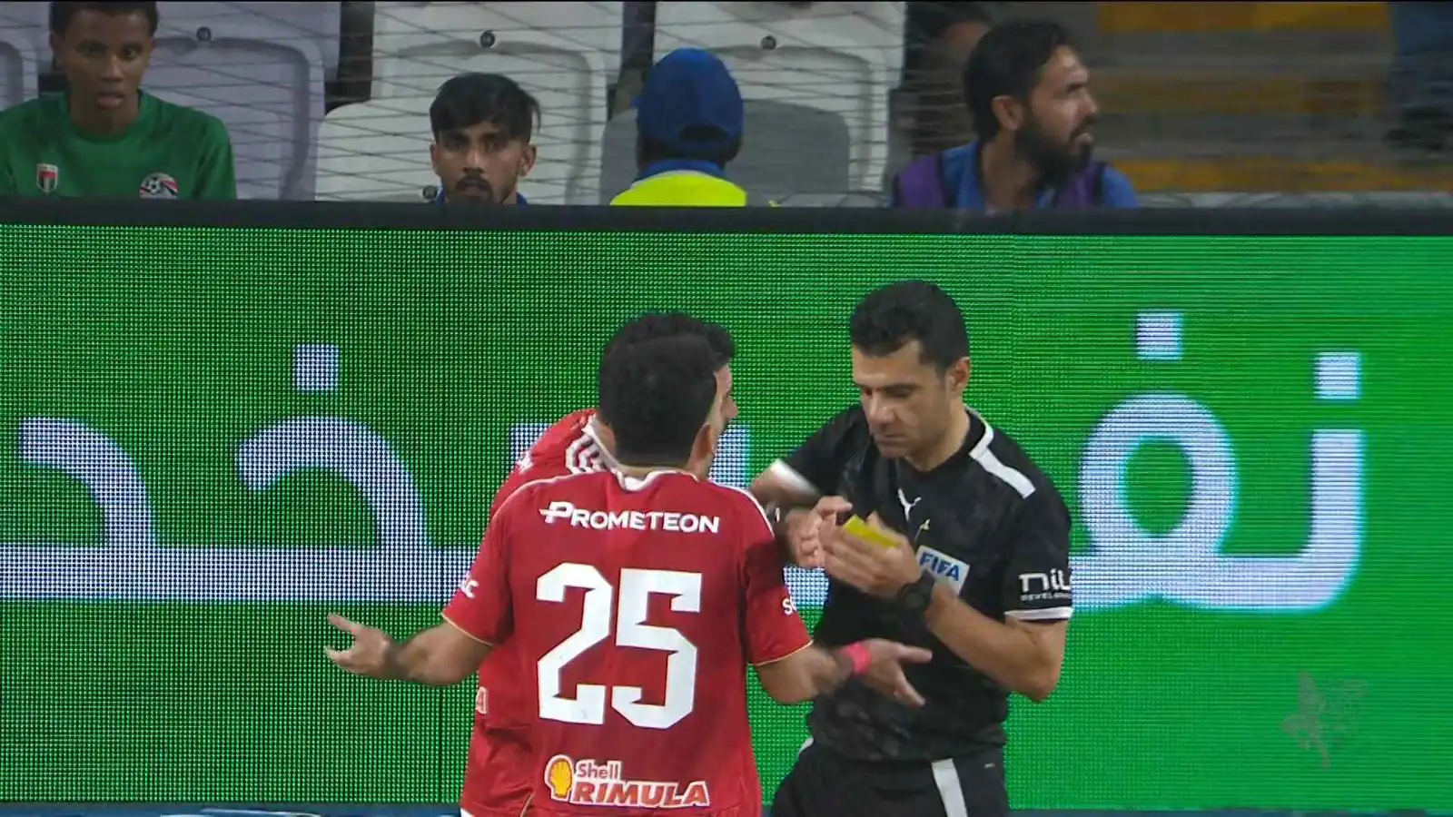 "برافو محمود البنا".. أسطورة الزمالك يسخر من حكم مباراة الأهلي وسيراميكا