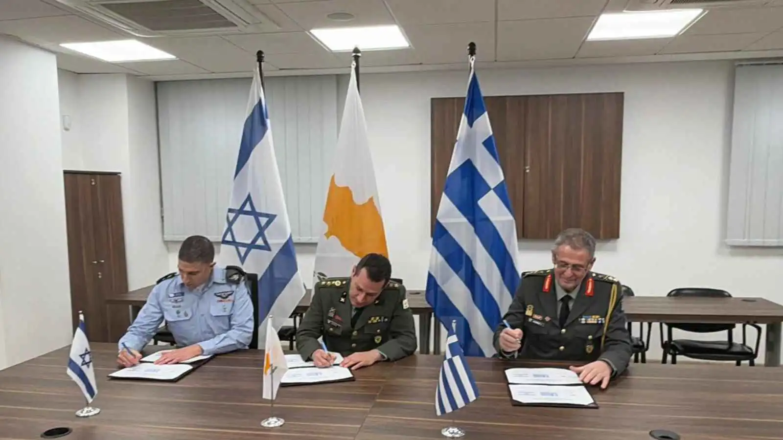 مسؤولون: اليونان ستكثف المناورات مع قبرص وإسرائيل في البحر المتوسط عام 2026