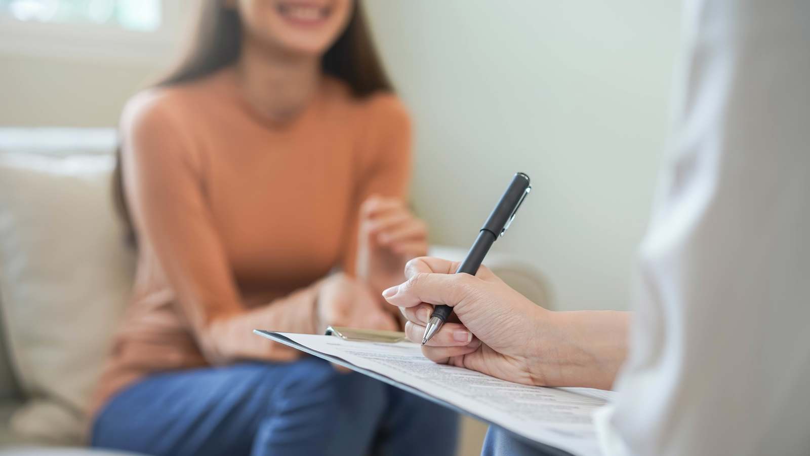 "العلاج الإنساني".. طريقك لاكتشاف الذات والنمو الشخصي