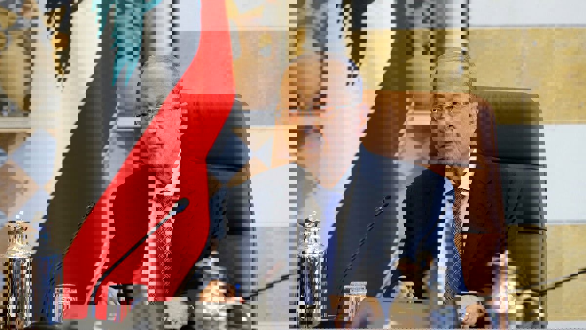 آخر القرارات.. الرئيس اللبناني يوقع قانون السرية المصرفية
