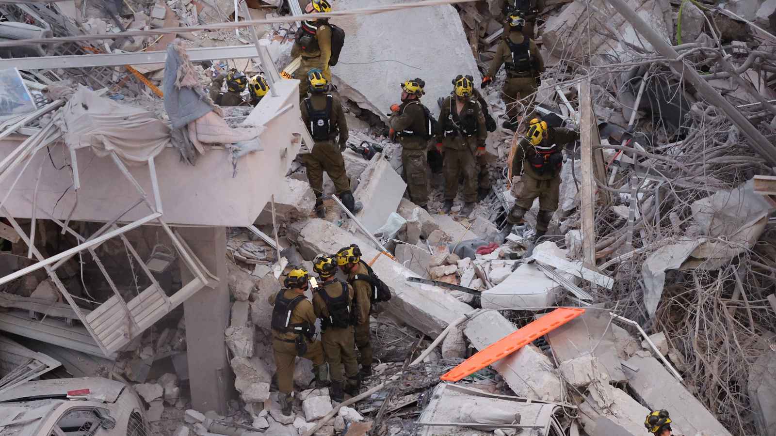 ارتفاع حصيلة القتلى في إسرائيل ليلة السبت إلى 10 (فيديو وصور)