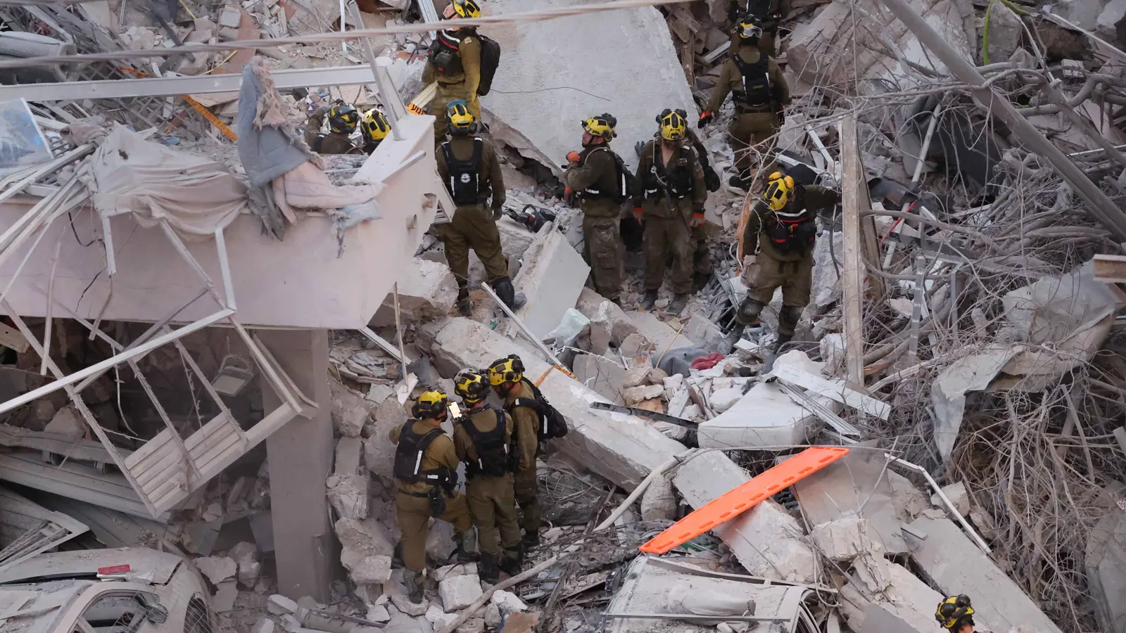 ارتفاع حصيلة القتلى في إسرائيل ليلة السبت إلى 10 (فيديو وصور)