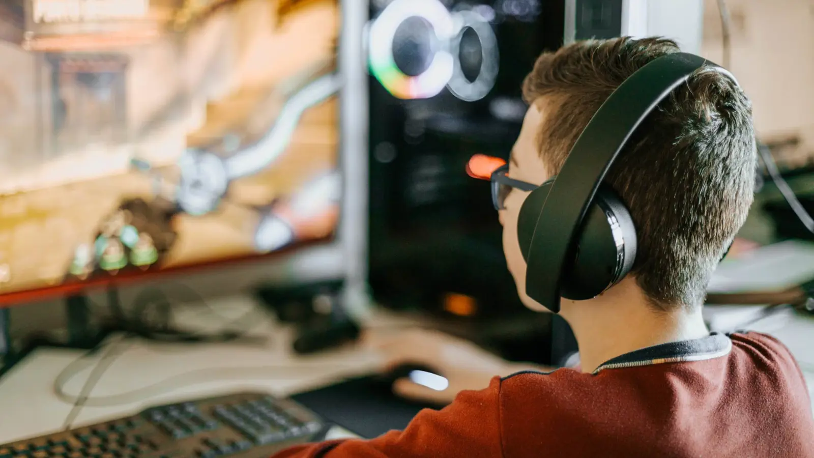 كيف تساعد طفلك في التغلب على "إدمان" ألعاب الفيديو؟