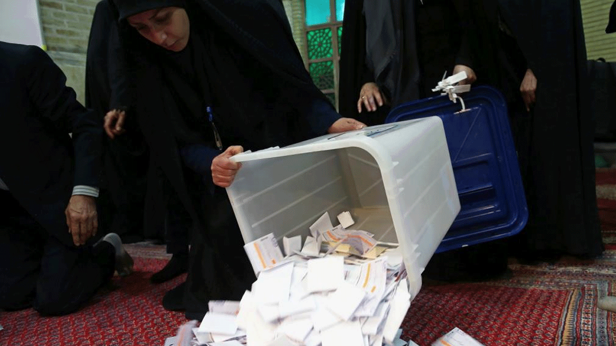 المحافظون يسجلون تقدما مع بدء عملية فرز الأصوات في إيران‎