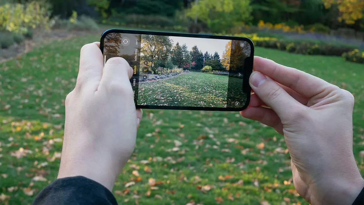 تقارير: "آيفون 14" قادم بترقيات كبيرة لكاميرا السيلفي