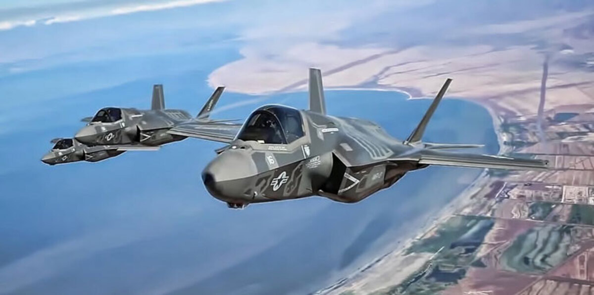 إسرائيل تستقبل طائرتي F-35 بحضور وزير الدفاع الأمريكي