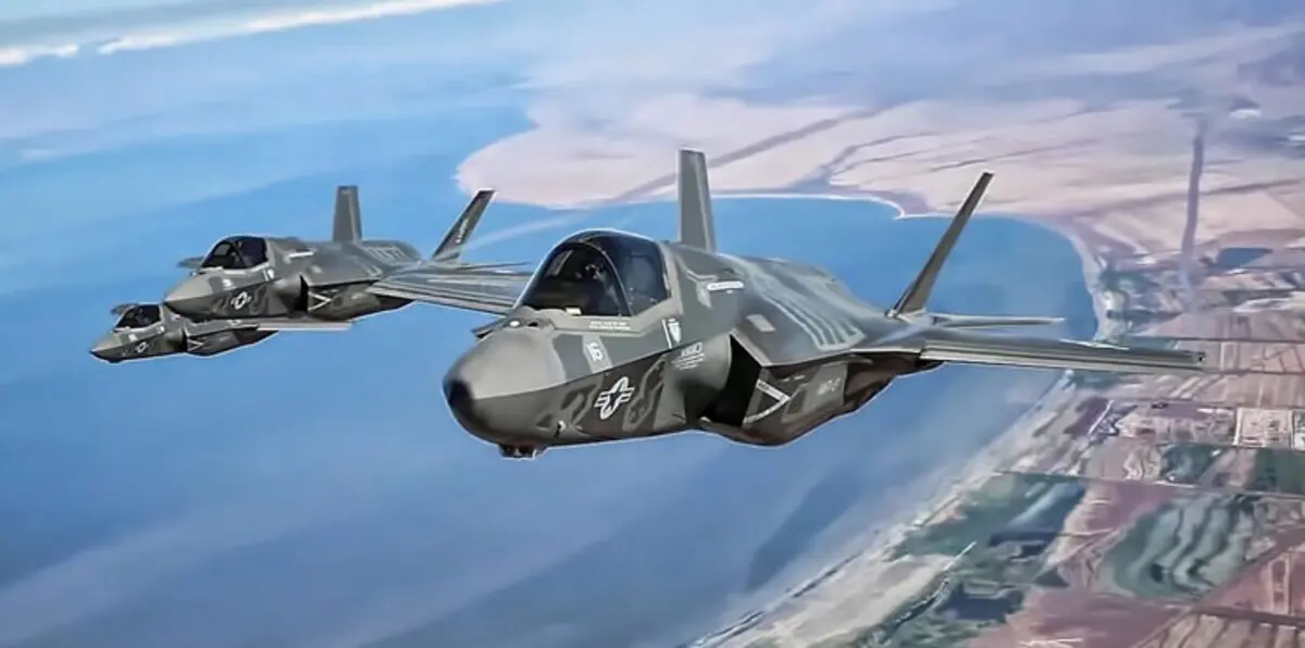 إسرائيل تستقبل طائرتي F-35 بحضور وزير الدفاع الأمريكي