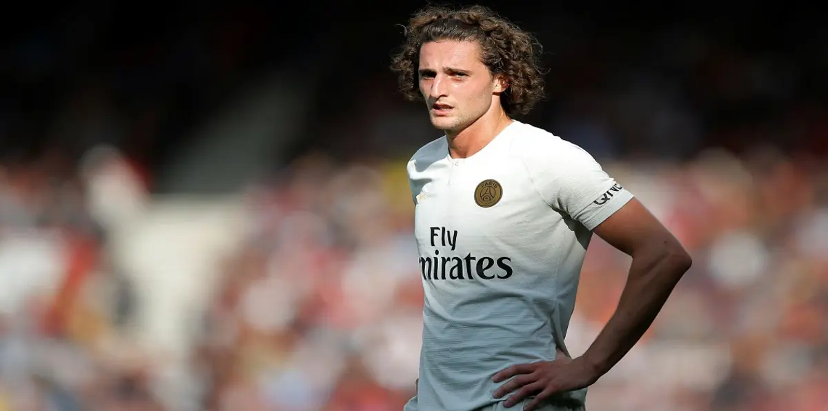 باريس سان جيرمان يدرس تقديم شكوى ضد نادي برشلونة