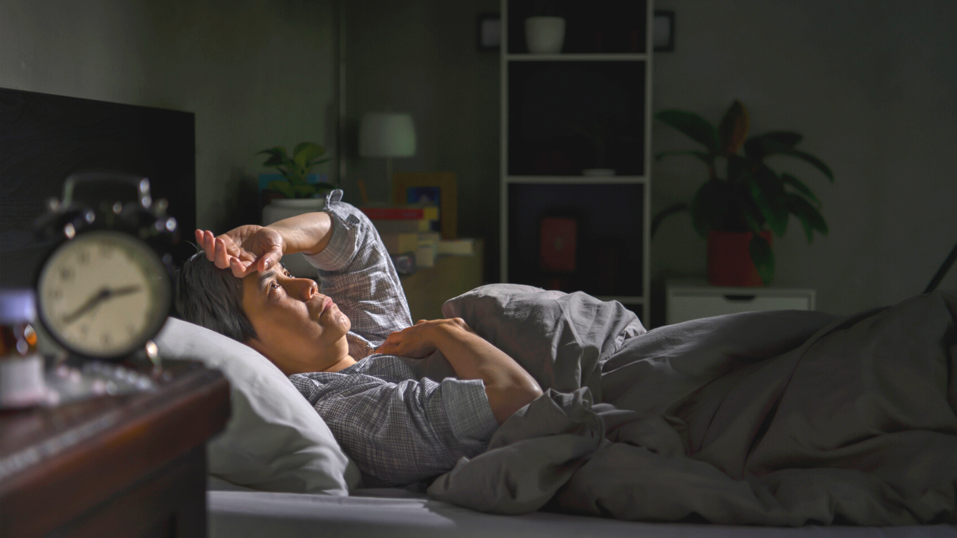 حرقة المعدة أثناء الليل.. كيف تتخلص منها؟