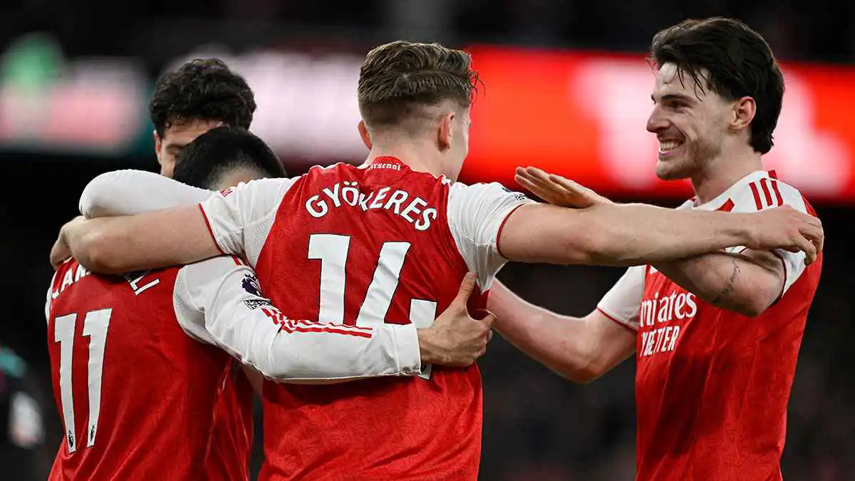 دون لعب.. كيف يخرج آرسنال فائزًا في صدام ليفربول ومانشستر سيتي؟