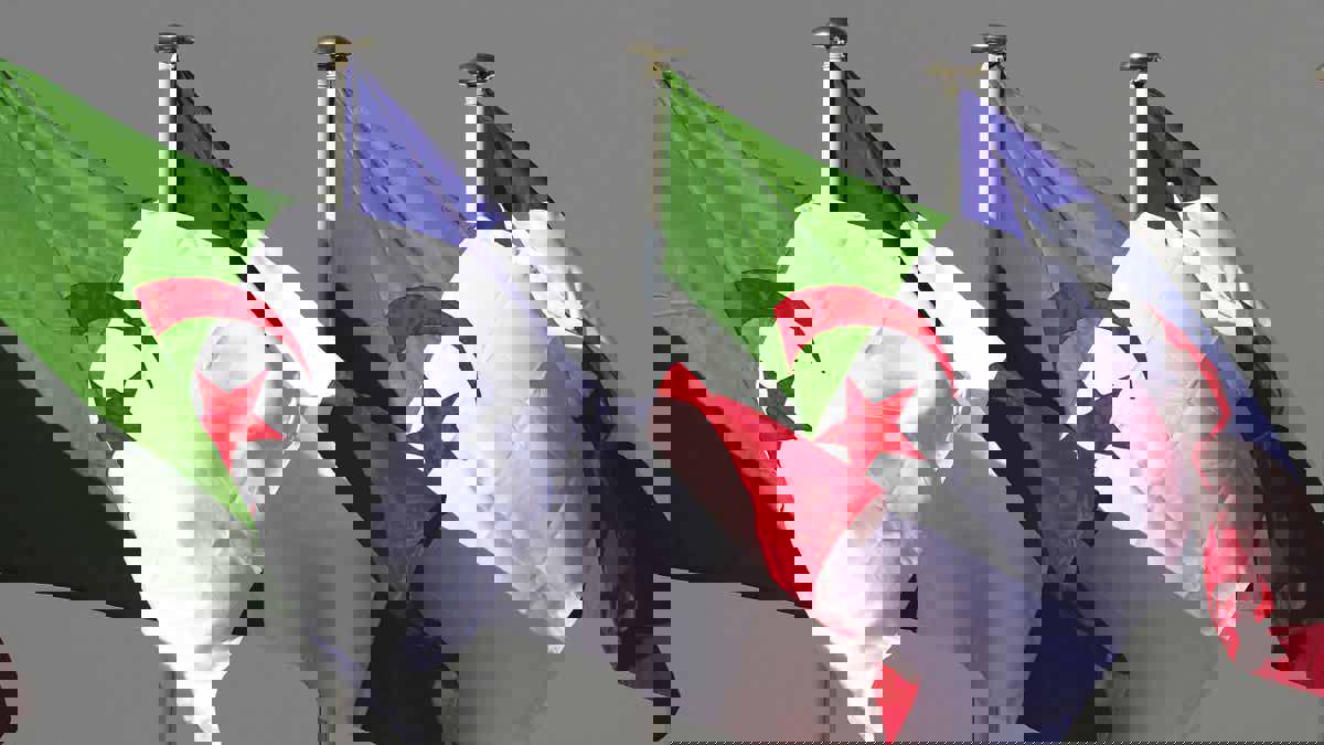 وسط اتهامات بـ"التواطؤ".. تعاطي فرنسا مع الحراك الجزائري يضعها في موقف محرج