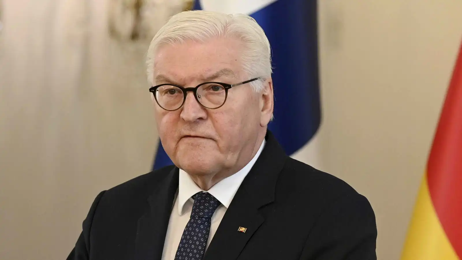 الرئيس الألماني يزور مرفأ بيروت المدمر