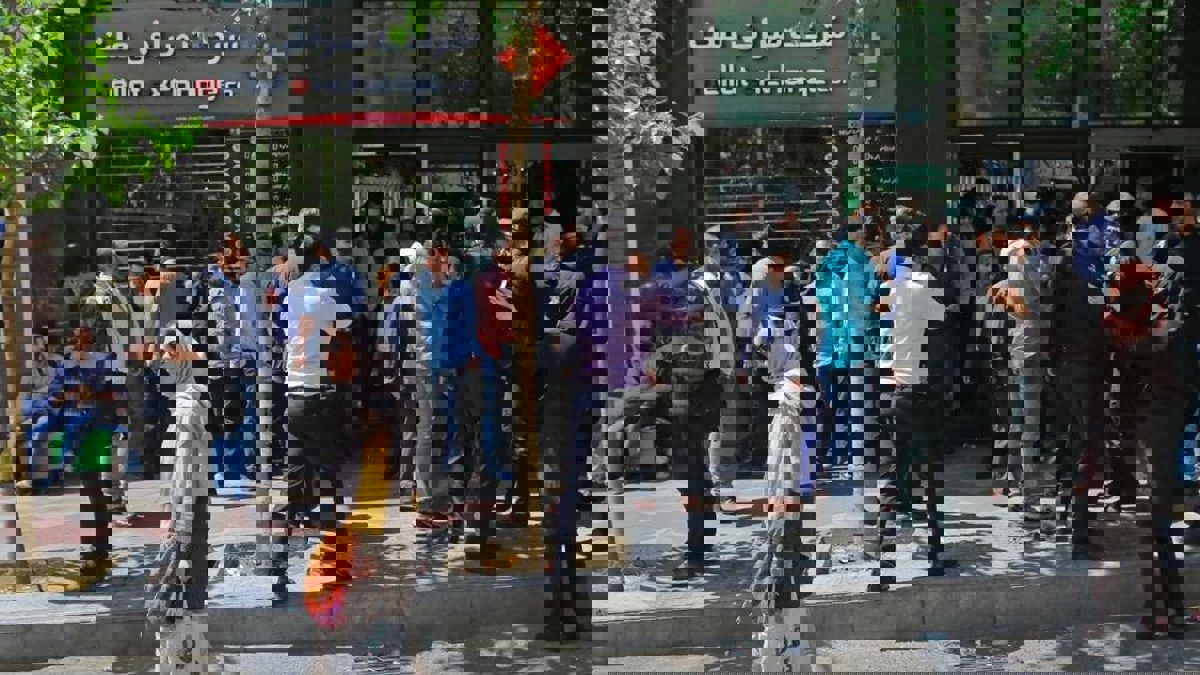 الشرطة الإيرانية تنصب كاميرات مراقبة لملاحقة بائعي العملات الأجنبية