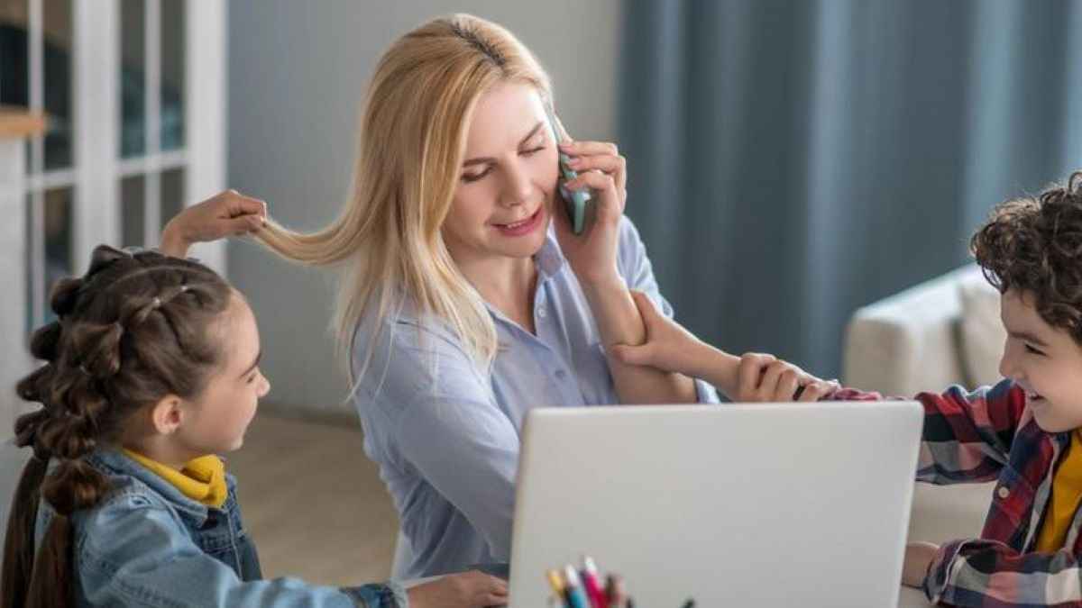 كيف تعلّم طفلك أن لا يقاطع كلامك؟