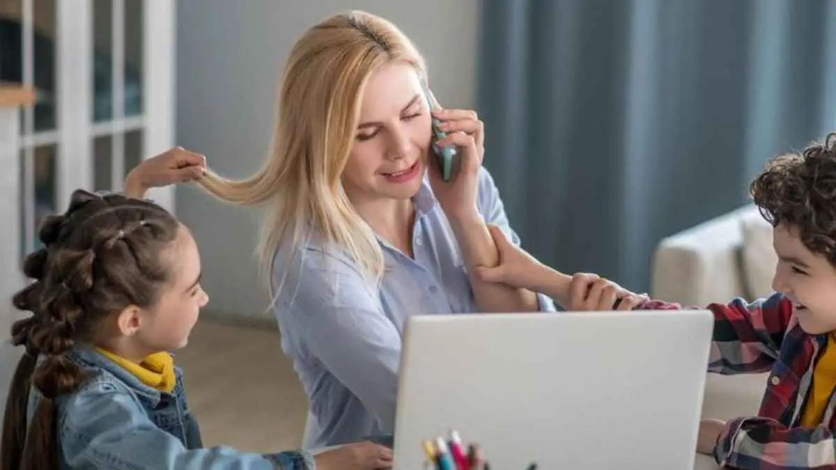 كيف تعلّم طفلك أن لا يقاطع كلامك؟