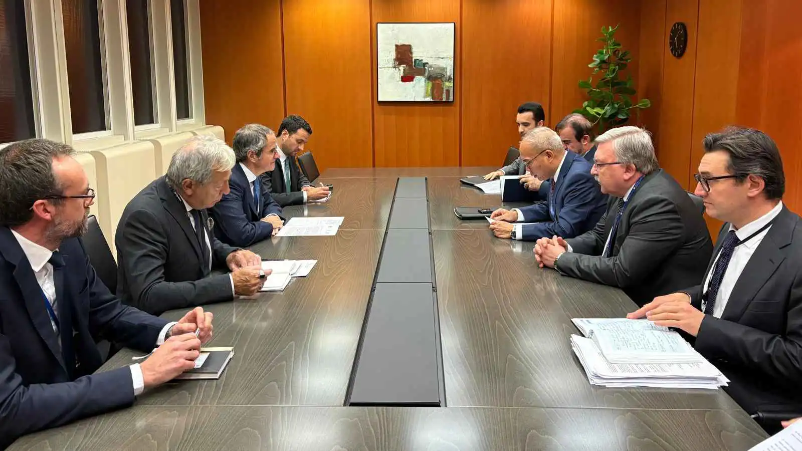 قبل اجتماع حاسم لوكالة الطاقة الذرية.. غروسي يلتقي ممثلي إيران وروسيا والصين