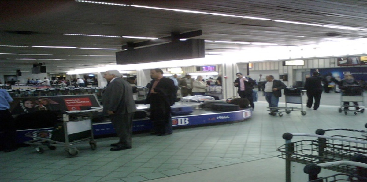 مطار القاهرة يحبط عملية تهريب "ساعات تجسس" لمصري عائد من الإمارات