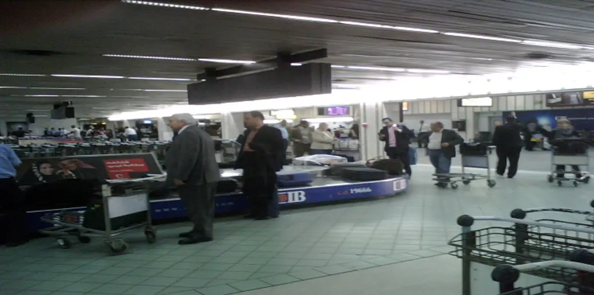 مطار القاهرة يحبط عملية تهريب "ساعات تجسس" لمصري عائد من الإمارات