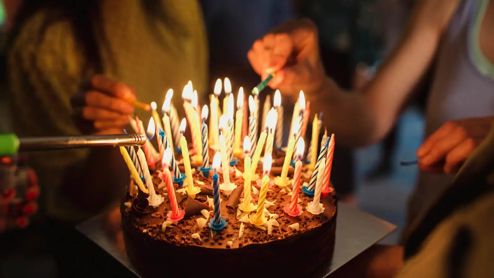 انفجار بالونات يحوّل عيد ميلاد إلى كارثة (فيديو)