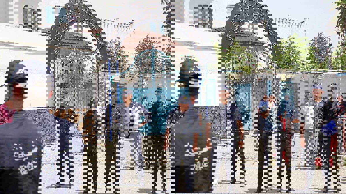 الجزائر.. السجن لبرلماني ساعد ابنته على الغش في الامتحان