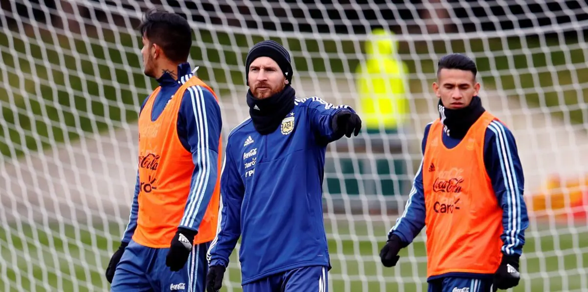 ليونيل ميسي يبهر زملاءه في منتخب الأرجنتين بهذا الهدف (فيديو)