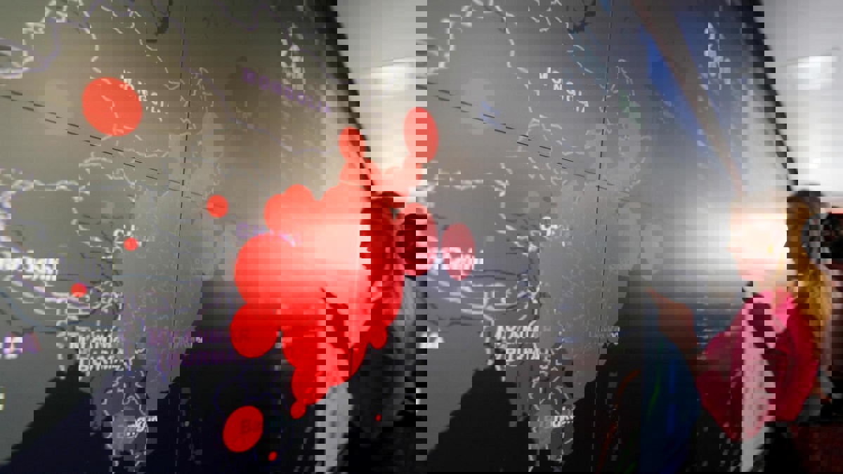 من الصين إلى إيران.. كيف أدى كورونا لأزمة سياسية عالمية لكل من حاول التستر عليه؟