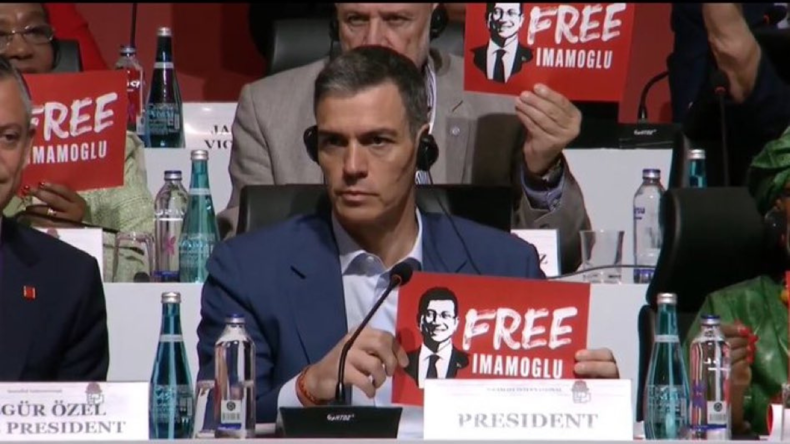 تركيا.. رئيس وزراء إسبانيا يطالب بالإفراج عن إمام أوغلو (صور)