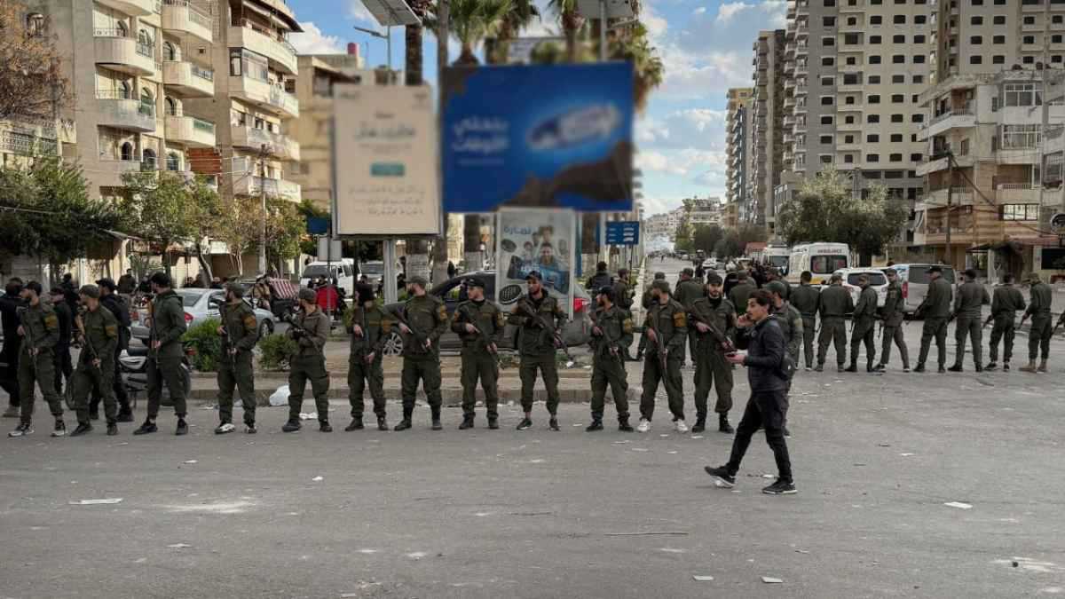 محافظ اللاذقية يؤكد السيطرة على الاشتباكات وانتشار الأمن السوري (فيديو)