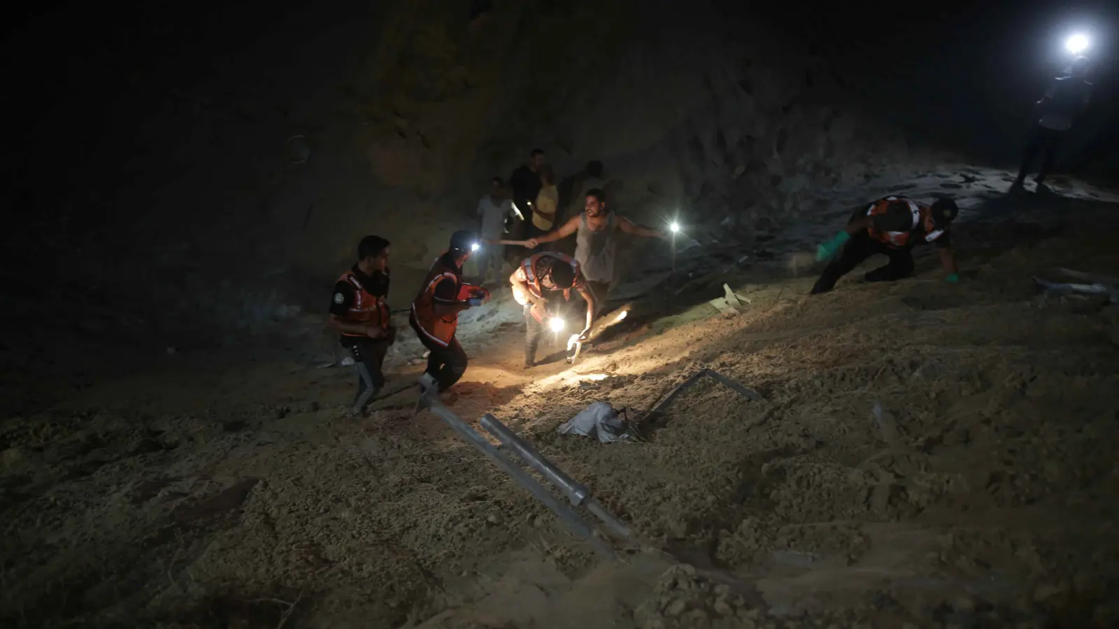 حماس تنفي وجود أيّ من مقاتليها في موقع الغارة الإسرائيلية بخان يونس