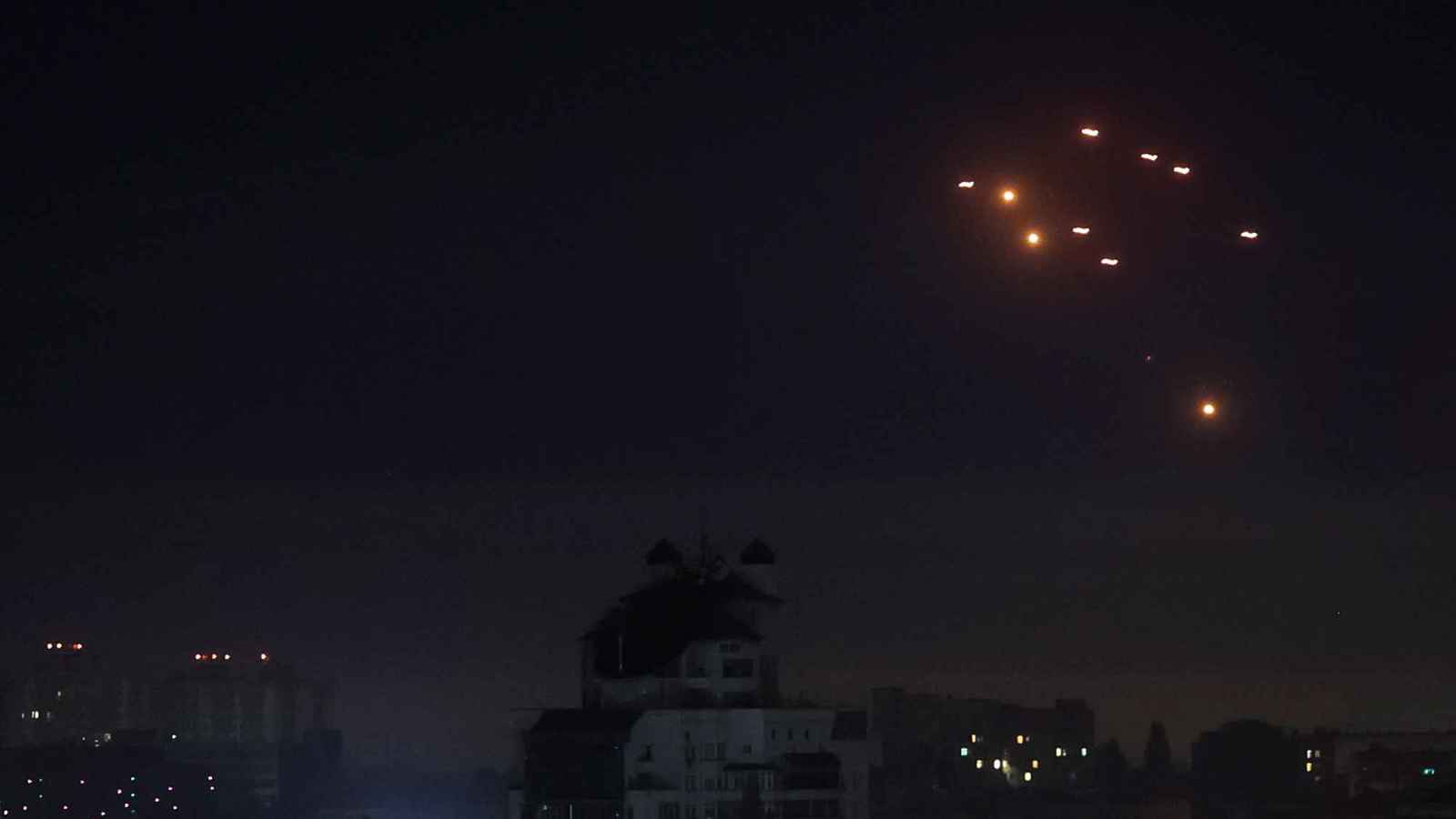 عشية مفاوضات إسطنبول.. هجوم روسي كاسح بمئات المسيرات على أوكرانيا