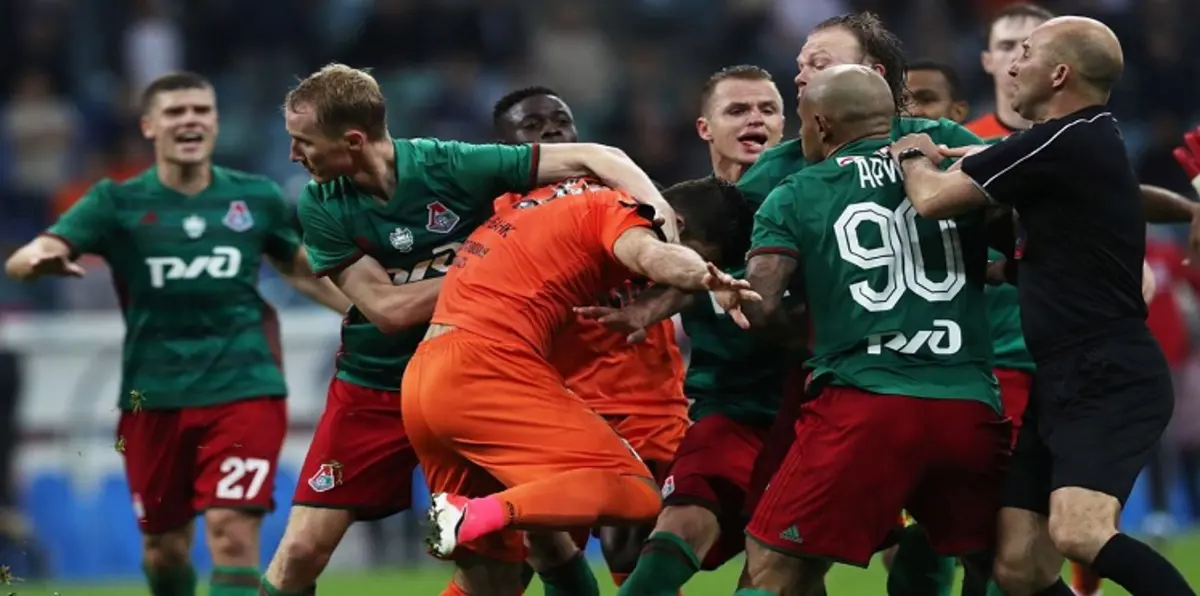نهائي كأس روسيا ينتهي بشجار عنيف بين اللاعبين وتتويج لوكوموتيف (فيديو)