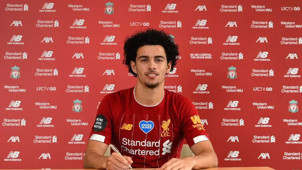 نادي ليفربول يجدد تعاقد كورتيس جونز