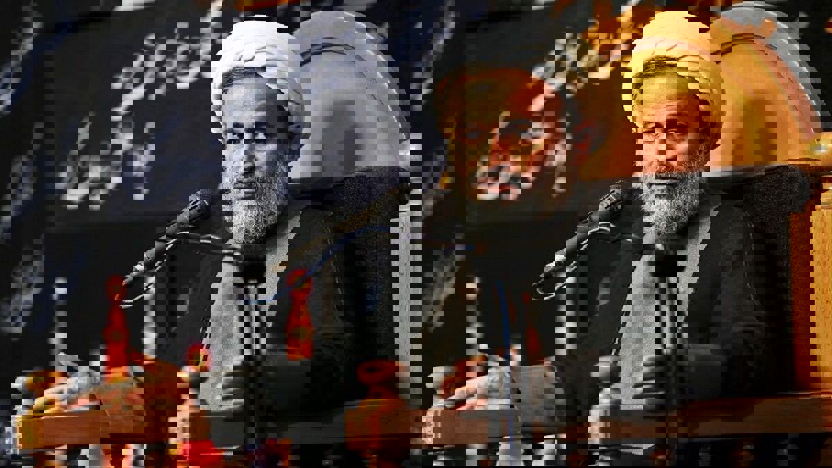 رجل دين إيراني بارز: روحاني سيدخل النار إذا خالف خامنئي