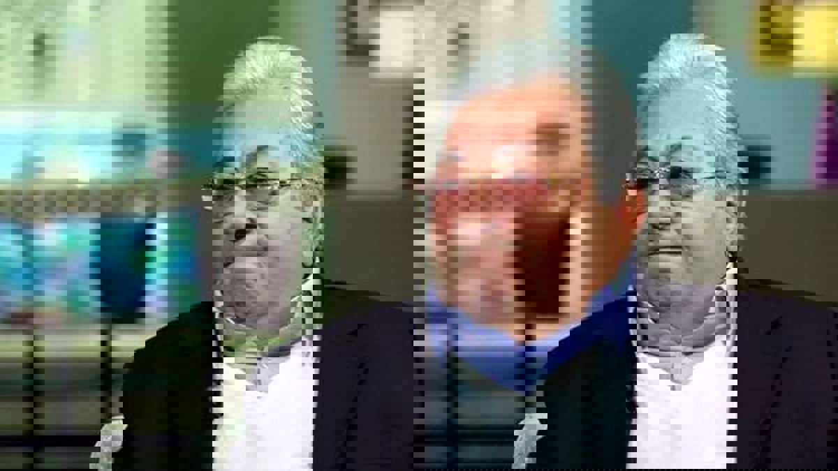 أول صورة للفنان فاروق فلوكس بعد خضوعه لجراحة عاجلة