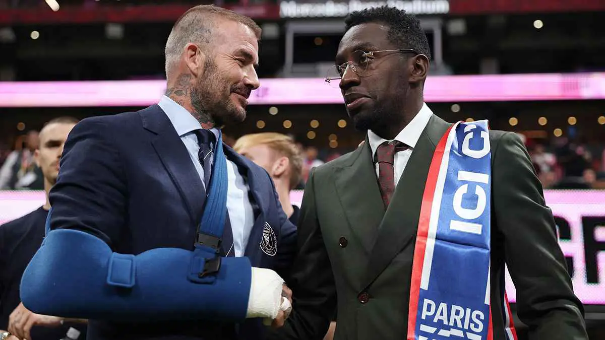 أول ظهور لديفيد بيكهام بعد خضوعه لعملية جراحية (صور)