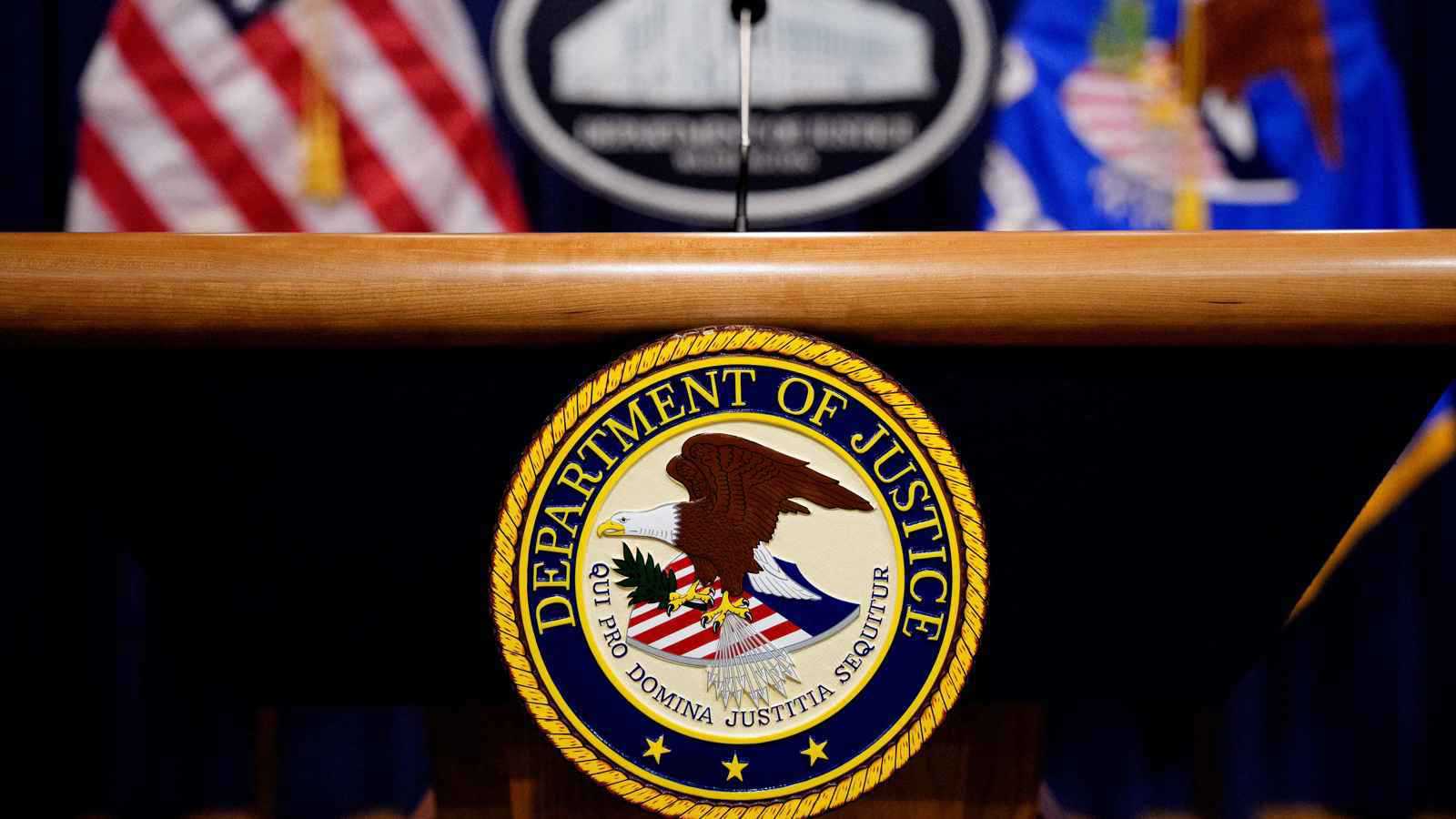 "أكياس القمامة" تكشف المستور.. اتهام مسؤول أمريكي رفيع بتسريب "وثائق حساسة"