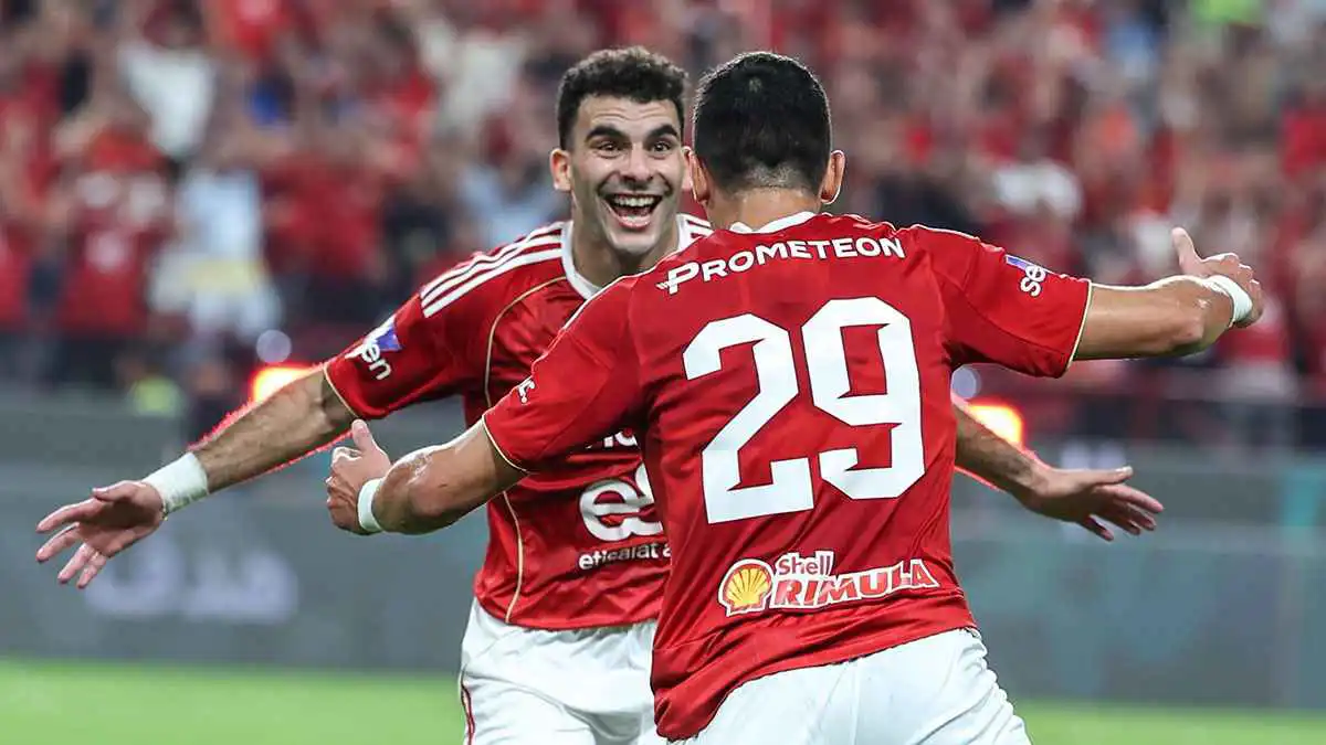 رغم رفضه مصافحة هشام نصر.. زيزو يفاجئ لاعبي الزمالك (فيديو)