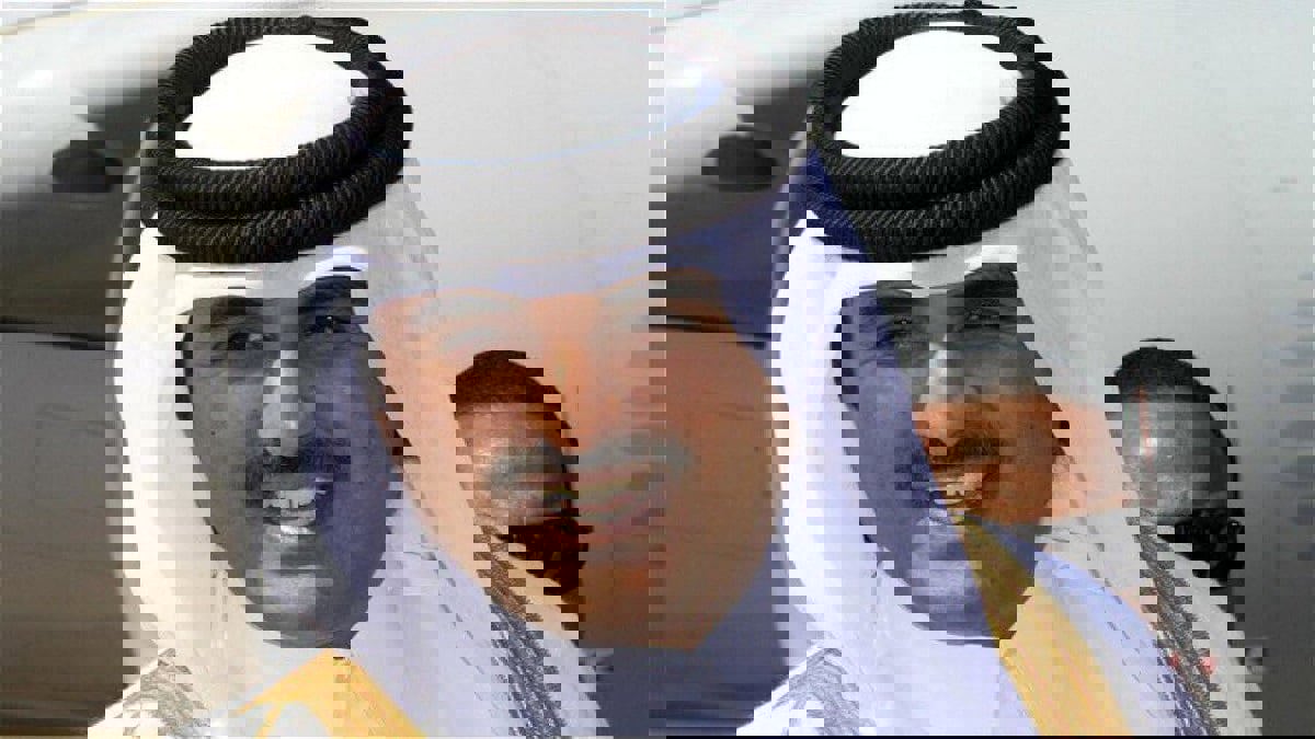 أمير قطر يمنح "الوجبة" للسفير الإيراني