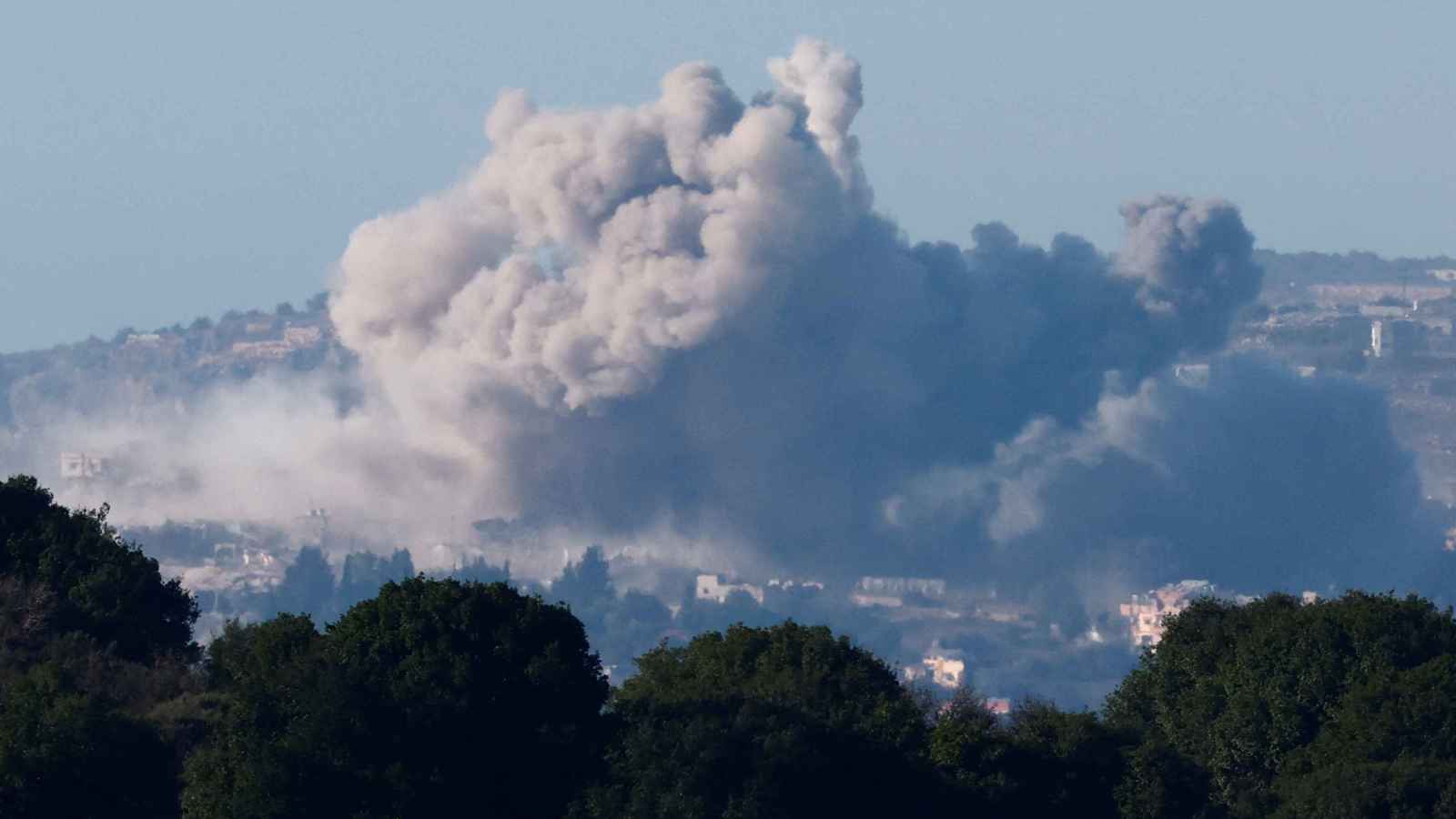 "الجبهات تشتعل".. شمال إسرائيل وجنوب لبنان "تحت النار" (فيديو)