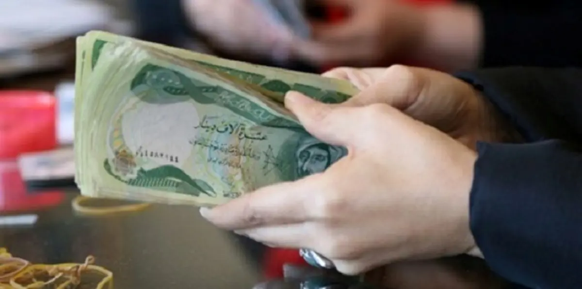 موظفو شرق الموصل يتسلمون رواتبهم بعد تحرير مناطقهم من "داعش"