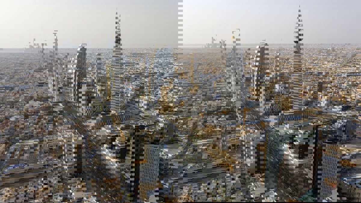 وكالة "فيتش" تعدّل النظرة المستقبلية للسعودية إلى "مستقرة" بفضل أسعار النفط