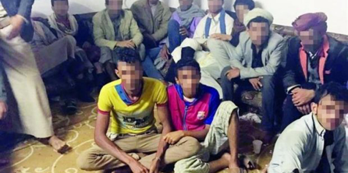 بالصور.. تحرير 30 رهينة في السعودية احتجزتهم عصابة يمنية لهذا السبب